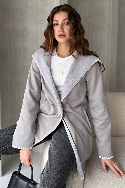 Oq Buttoned Hood with Sewing Details and Wool Inside Pockets Hooded