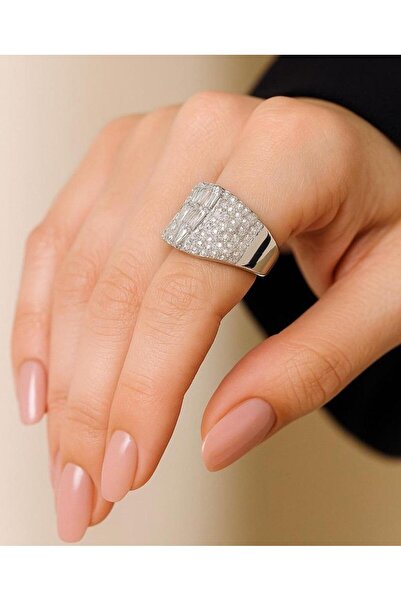 burjalmodah A women's ring with a delicate design and sparkling stones | The secret to allure