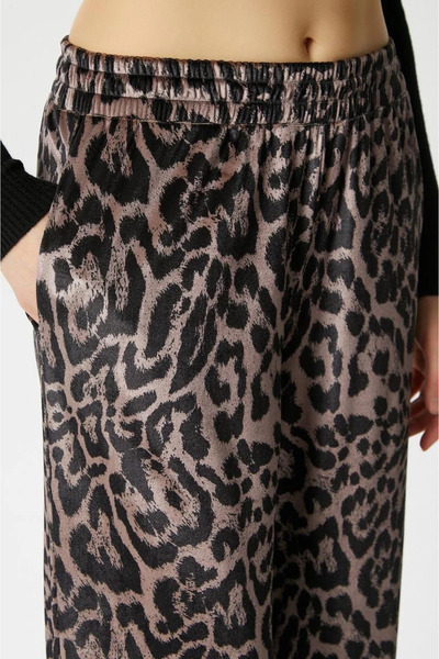 ZENGEZUR MALL Lvsqvr Leopard Pattern Trousers Beige (120949) (Size: S)