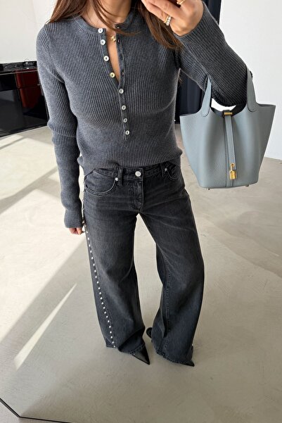 Özge Özgenç Джинси з асиметричним кроєм і заклепками