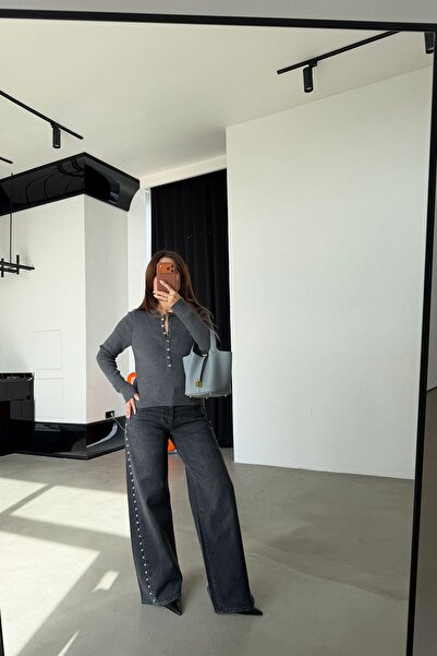 Özge Özgenç Джинси з асиметричним кроєм і заклепками