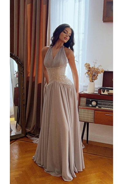 LMAURA A very elegant and soft evening dress