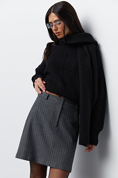 urban focus Short Skirt with a Front Placket