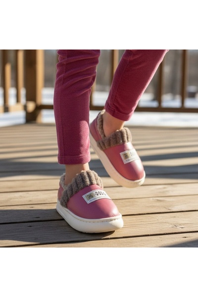 OEM Fluffy and warm slippers for children, indoors or short trips outside, C105