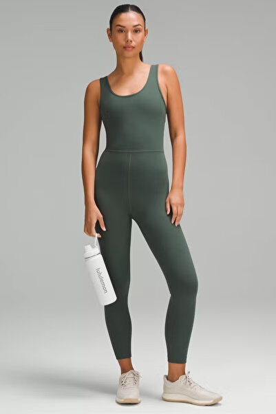 lululemon lululemonStainless steel sports vacuum insulated water bottle, with a capacity of 710 milliliters.