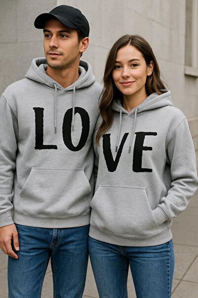 Trendy Sun بغطاء رأس سترة رجالية. طباعة كبيرة للحرف "LO" على الجهة الأمامية ت...