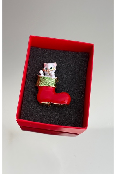 LARİS ACCESSORİES Kedili Kırmızı Yılbaşı Çorabı Temalı Broş