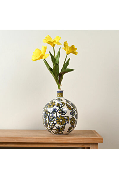 Zahr Ceramic vase with oriental patterns – elegant decorative design