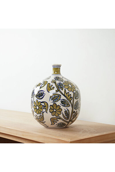 Zahr Ceramic vase with oriental patterns – elegant decorative design