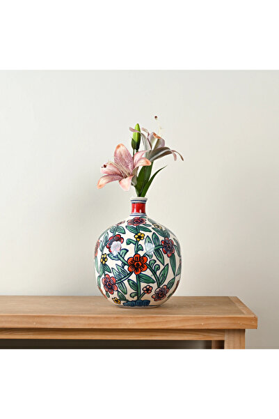Zahr Ceramic vase with oriental patterns – elegant decorative design