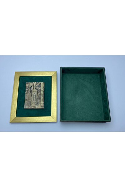 tarafluxury A plaque and box of the mihrab of the Prophet's Mosque - gold frame and green velvet