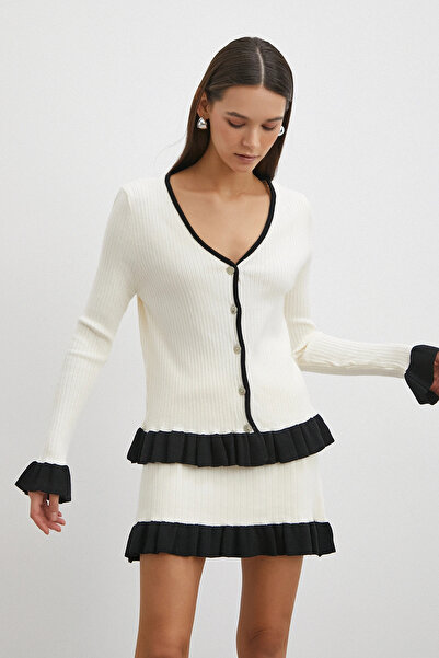 Never more Buttoned Skirt Knitwear Set with Ruffled Skirt Ecru