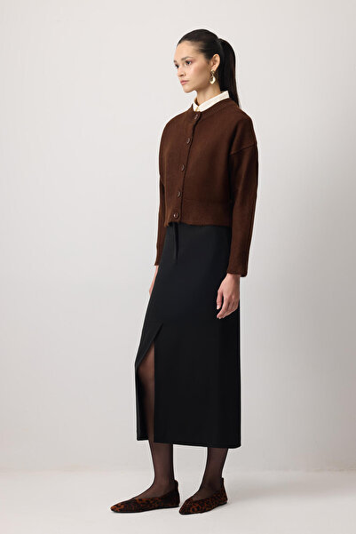 Touché Privé Buttoned Short Knit Cardigan