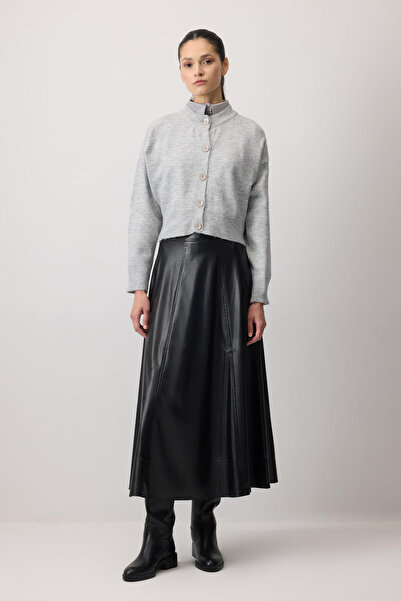 Touché Privé Buttoned Short Knit Cardigan