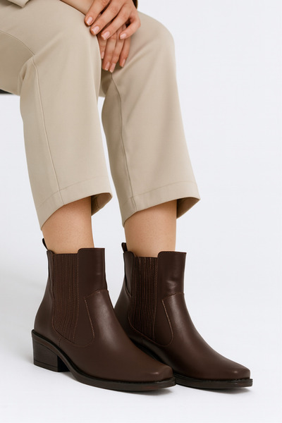 Elvessa Kadın Acı Kahve Lastikli İçi Kürklü 3 Cm Topuklu Kaymaz Taban Bot