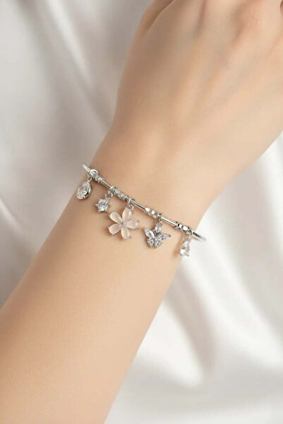 Clariss Çiçek ve Kelebek Charmlı Gümüş Renk Pirinç Kadın Bileklik