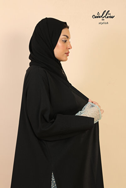 Stylish Classic abaya with lace wrap on the sleeves and side panels.