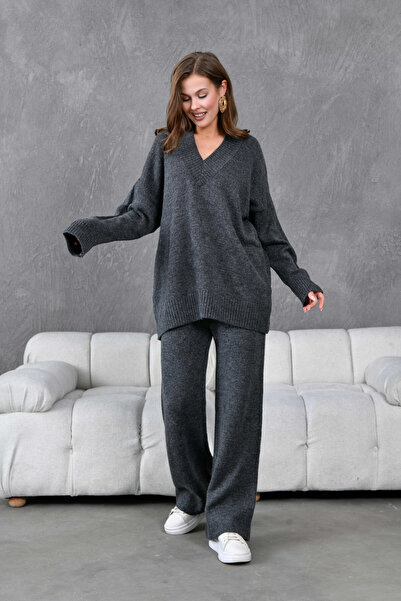 Park Karon Women's V-Neck Knit Detail Oversized Sweater Pants Two-Piece Knitwear Set