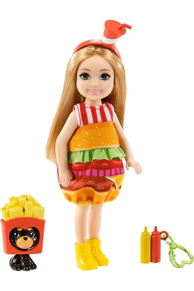 Barbie Papusa Chelsea Club, printesa cu burger si accesorii, 3 ani+