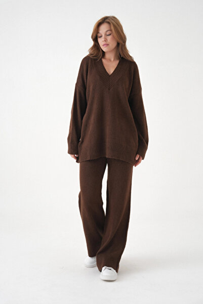 Park Karon Women's V-Neck Knit Detail Oversized Sweater Pants Two-Piece Knitwear Set