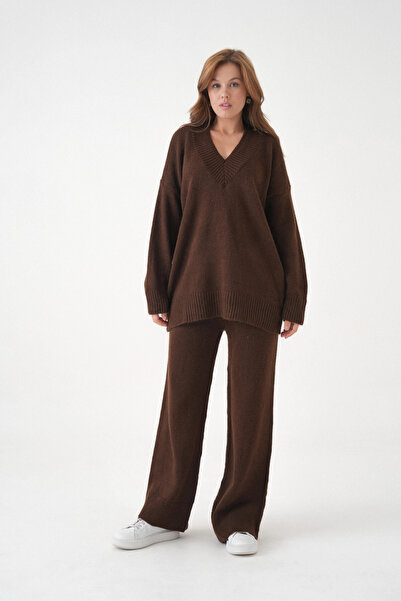 Park Karon Women's V-Neck Knit Detail Oversized Sweater Pants Two-Piece Knitwear Set