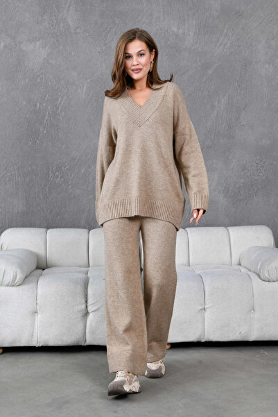 Park Karon Women's V-Neck Knit Detail Oversized Sweater Pants Two-Piece Knitwear Set