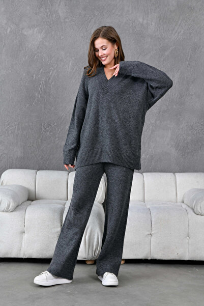 Park Karon Women's V-Neck Knit Detail Oversized Sweater Pants Two-Piece Knitwear Set