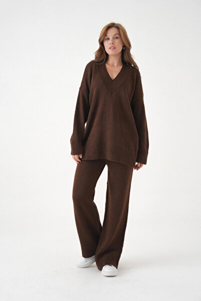 Park Karon Women's V-Neck Knit Detail Oversized Sweater Pants Two-Piece Knitwear Set