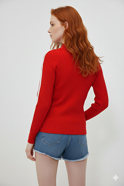 ikomteks Elegant Women's Knitwear Sweater with Stripe on the Sleeve