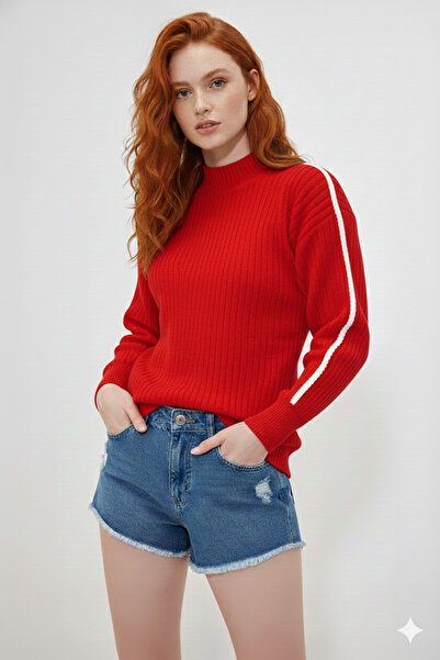 ikomteks Elegant Women's Knitwear Sweater with Stripe on the Sleeve