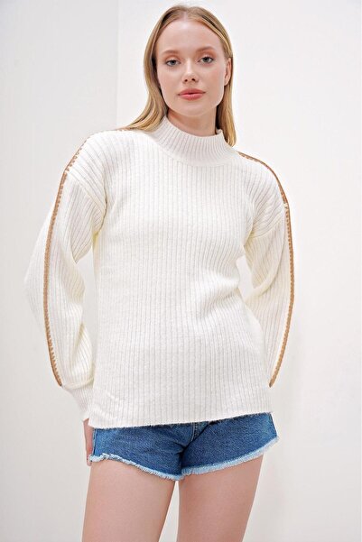 ikomteks Elegant Women's Knitwear Sweater with Stripe on the Sleeve