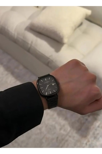 cs ساعة بتصميم انيق تيتانيوم