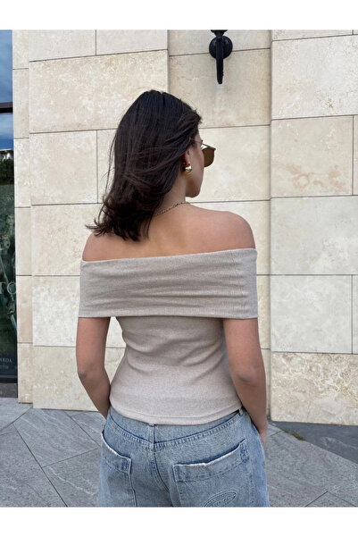 ZENGEZUR MALL Drnds Madonna Collar Zero Sleeve Blouse Beige (05808) (Size: m)