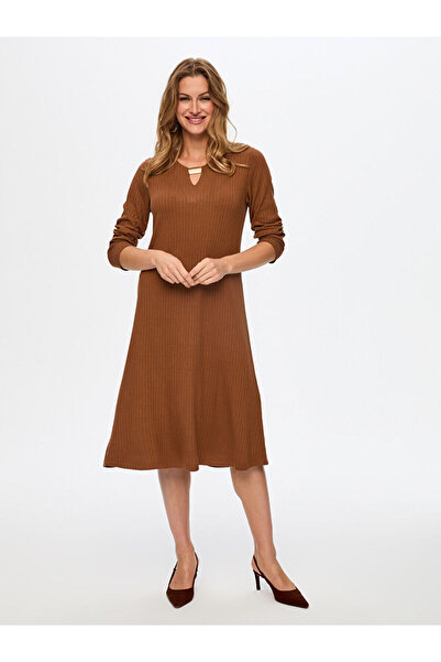 Faik Sönmez Yakası Metal Aksesuarlı Örme Kaşkorse Elbise W26ELB028