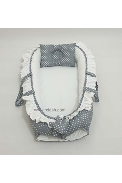 Reiashn Baby basket and crib with white and gray polka dot ruffles