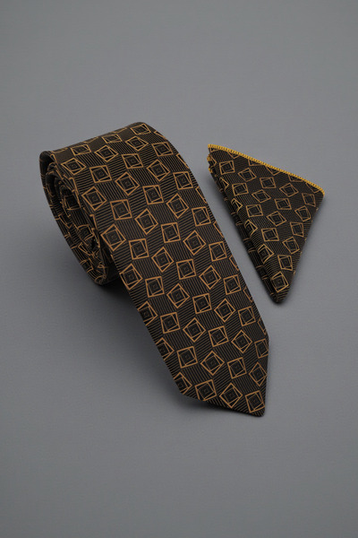 Milleniva ربطة عنق ومنديل بنمط هندسي باللون البني