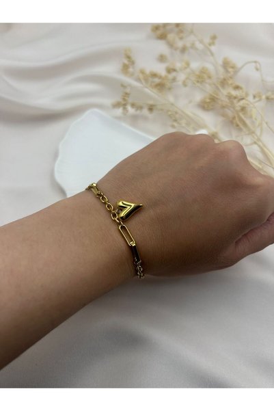 Lunarie Modern Chain Women's Bracelet with Gold Heart Pendant – Stylish Minimal Stainless Steel Everyday Jewelry