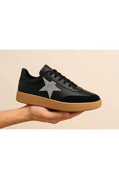 lias desing adidași negri cu șireturi, cu talpă din cauciuc, cu detaliu stea argintie strălucitoare