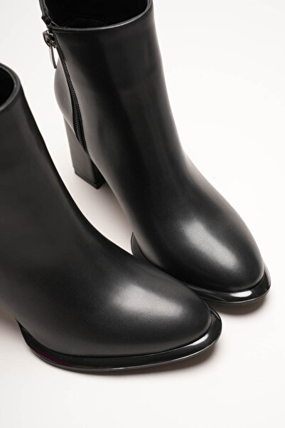 Lizzu Women's Black Thick Heeled Zippered Winter Boots & Faux Leather Ankle Bootie Julian