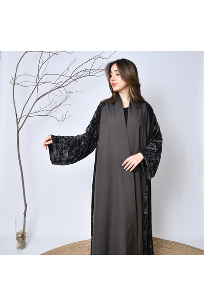 HAWRAA ABAYA عباية شتوية رمادية مخملية فاخرة – تصميم راقٍ من عبايات حوراء