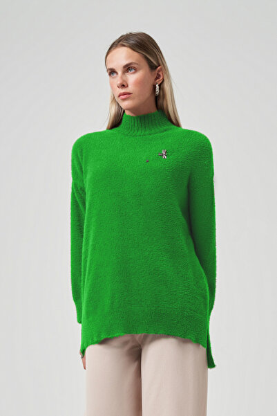 Nuss Angora Sweater with Detachable Brooch 7000