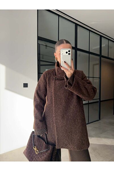 BB Bensu Buyruk معطف ذو ياقة عمودية K بأزرار على الجهتين