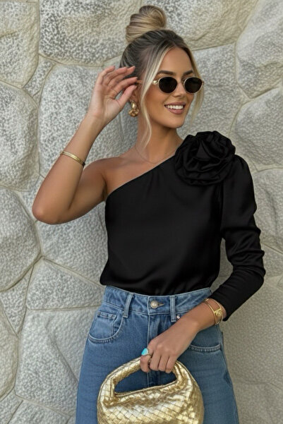 oshebu Γυναικεία μπλούζα ποπλίνα με έναν ώμο με αξεσουάρ τριαντάφυλλου