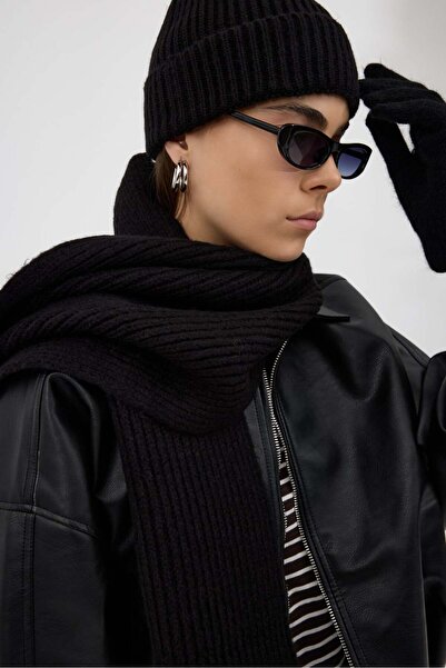 Buly Ribbed Knitted Scarf