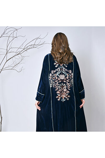 HAWRAA ABAYA A navy blue velvet winter abaya embroidered with silver lines – a luxurious and elegant piece from Hawraa Abayas