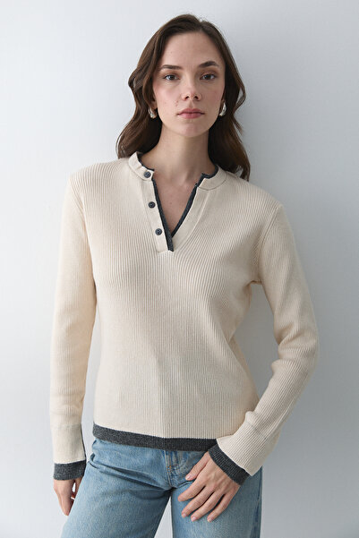 Laluvia Vanilya - Anthracite 2-Patch Buttoned Sweater - 251023