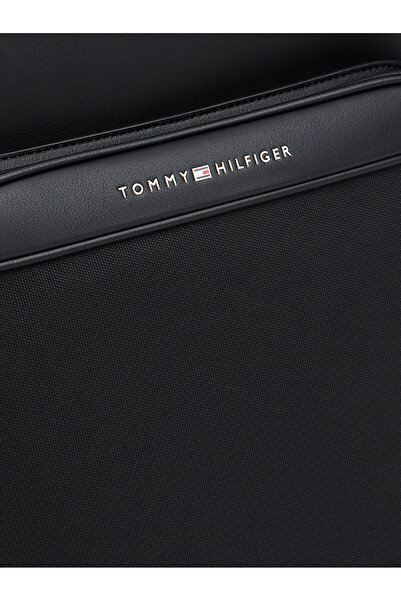 Tommy Hilfiger Batoh Foundation
