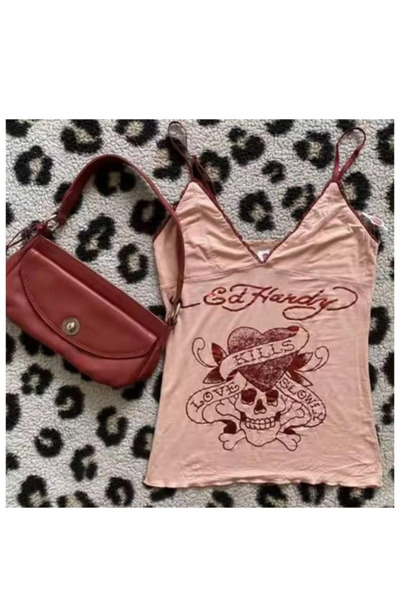 Köstebek Love Kills Slowly Tattoo Design Hanging T-Shirt