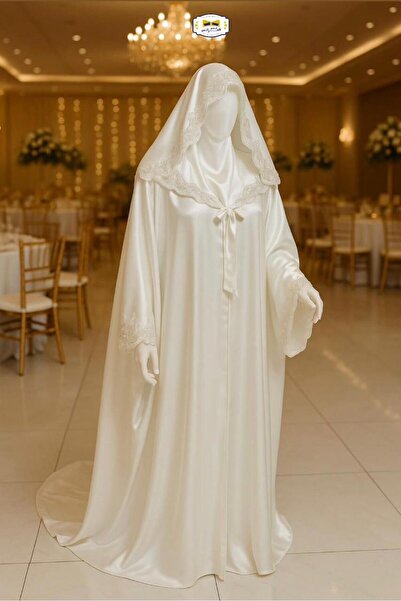 Moon The bride's abaya, with its exquisite design, exudes unparalleled luxury and elegance for her special night.