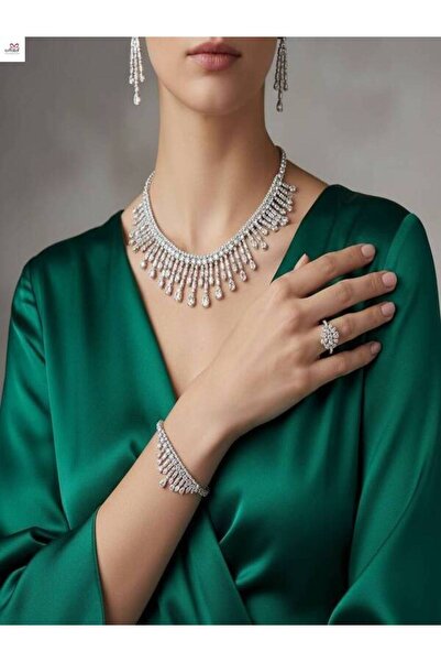 Generic 4-piece silver-colored zircon set with a luxurious box